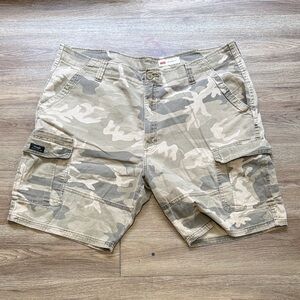 Levi's Men's Tan Camouflage Cargo Shorts